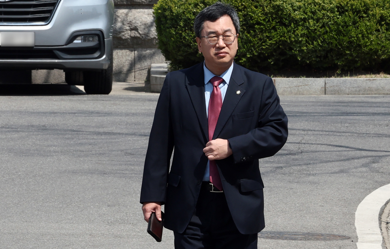 Justice Minister Park Sung-jae arrives at the Constitutional Court in Jongno-gu, central Seoul, Thursday. (Yonhap)