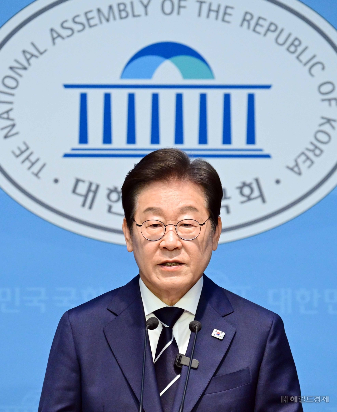 제21대 대통령선거 출마를 선언한 이재명 전 더불어민주당 대표가 11일 오전 서울 여의도 국회 소통관에서 집권 청사진 등을 소개하는 비전발표를 하고 있다. 이상섭 기자