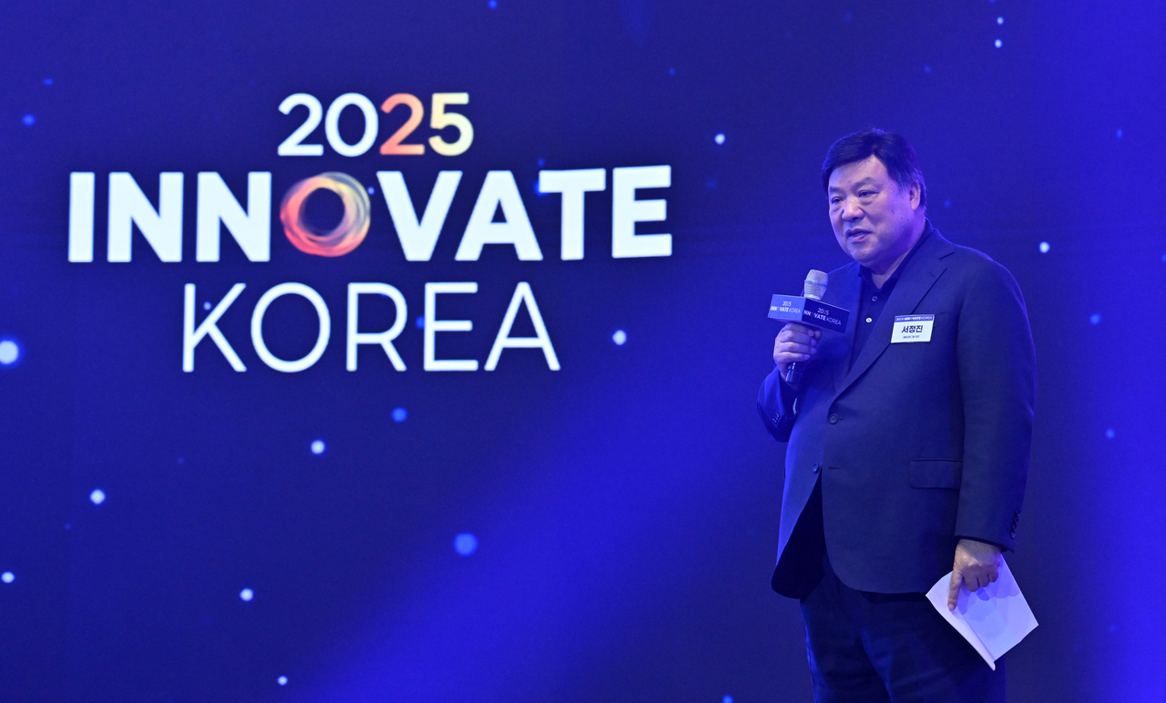 서정진 셀트리온그룹 회장이 ‘이노베이트 코리아 2025’에서 기업 경영철학 등을 강연하고 있다. 대전=임세준 기자