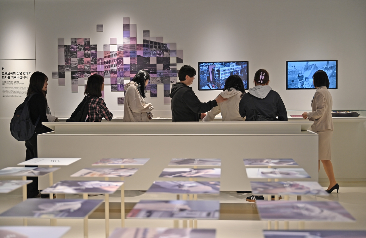 경북전문대학교가 2일부터 9일간 신입생을 대상으로 학교 50주년 기념관 관람 행사를 진행했다.(경북전문대 제공)