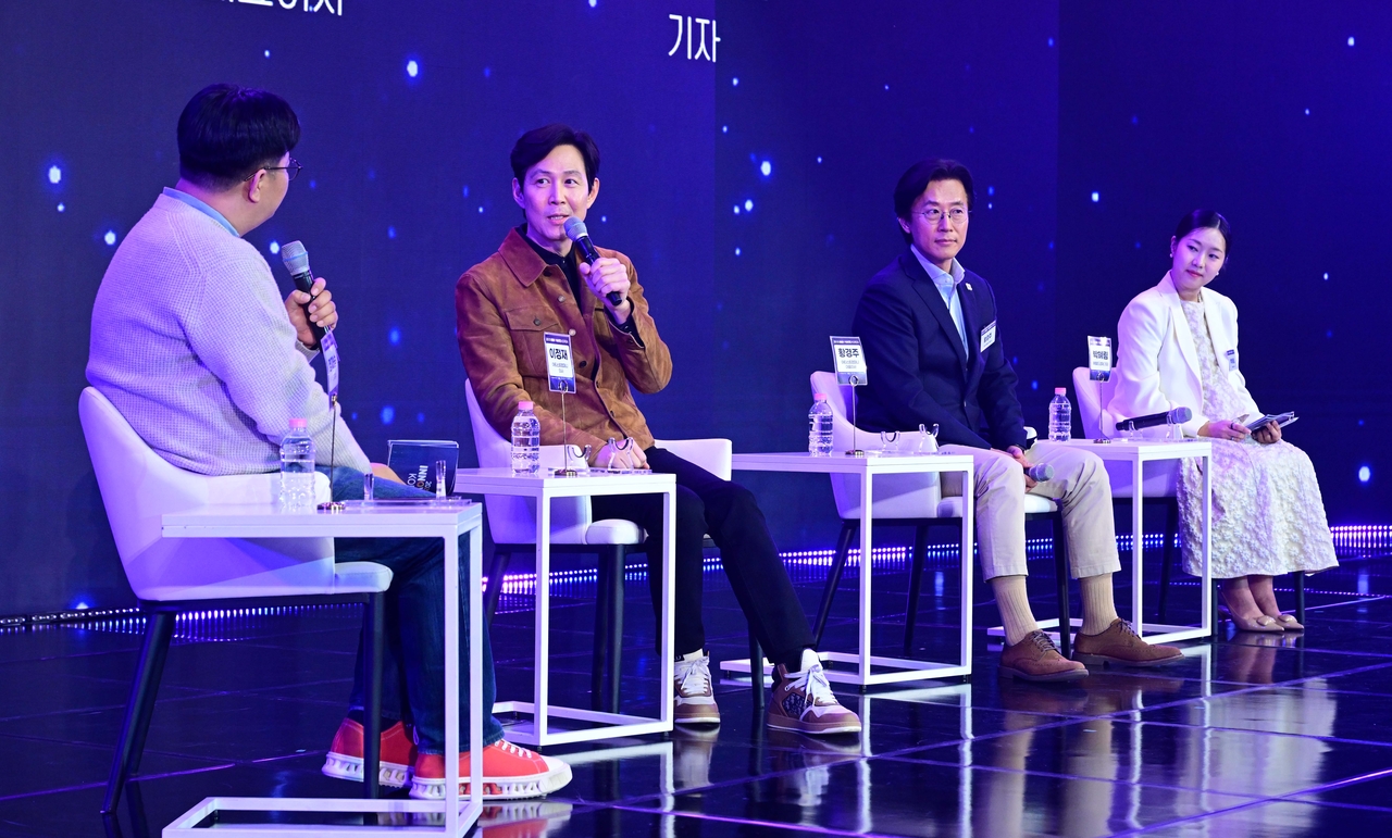 Lee Jung-jae (second from left) speaks at the Innovate Korea 2025 forum in Daejeon on Wednesday. (Lee Sang-sub/The Korea Herald)