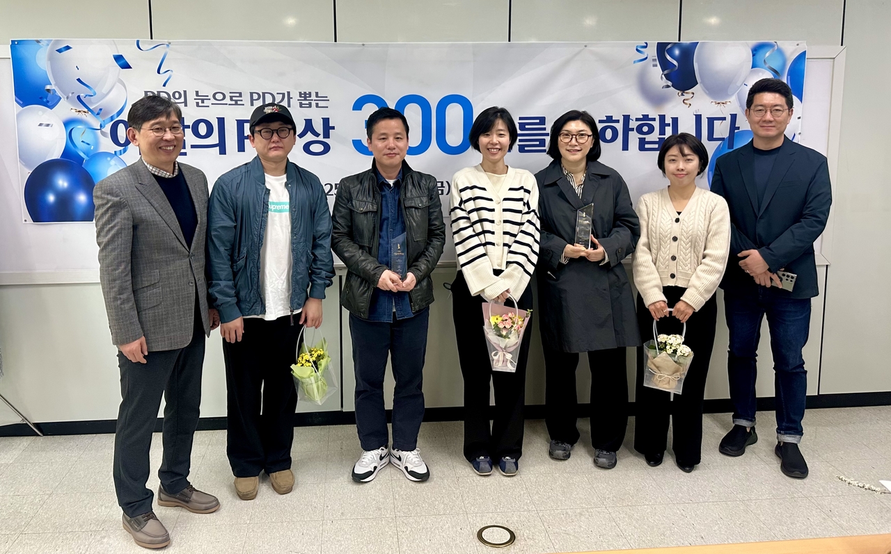 사진제공=KBS N / 왼쪽부터 한국피디연합회장 김재영, 연출 서진배, 김태욱 기획 장경은 작가 김종선 전상희, KBS PD협회장 강윤기