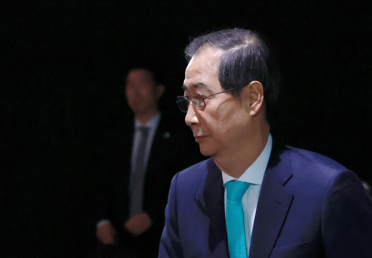 성일종 국민의힘 의원은 13일 한덕수 대통령 권한대행 국무총리에게 ‘시대의 요구를 외면하지 마시기 바랍니다’며 대선 출마를 촉구했다. 한 대행이 11일 서울 서대문구 국립대한민국임시정부기념관에서 열린 대한민국임시정부 수립 106주년 기념식에서 기념사를 위해 연단으로 향하고 있다. [연합]