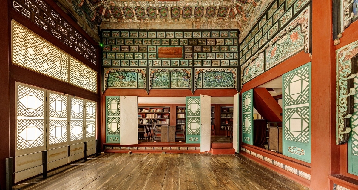 Inside Jibokjae on Gyeongbokgung grounds (Korea Heritage Service)