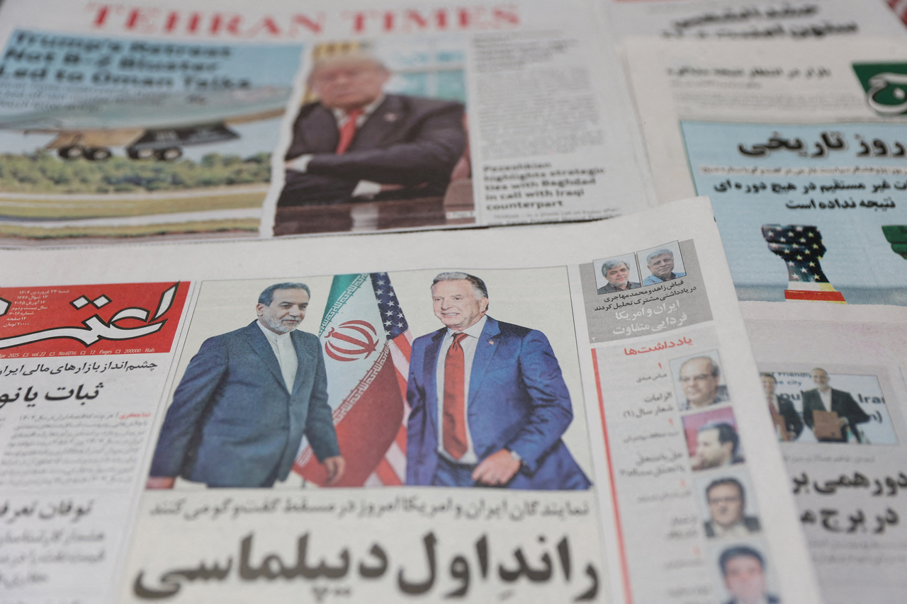 An Iranian newspaper with a cover photo of Iran's Foreign Minister Abbas Araqchi (left) and US Middle East envoy Steve Witkoff, is seen in Tehran, Iran, Saturday. (Reuters-Yonhap)