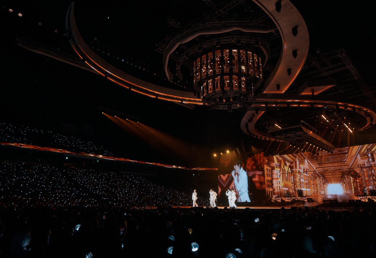 Infinite performs during the "Limited Edition" concert held in Inspire Arena, Incheon, Sunday. (Infinite Company)