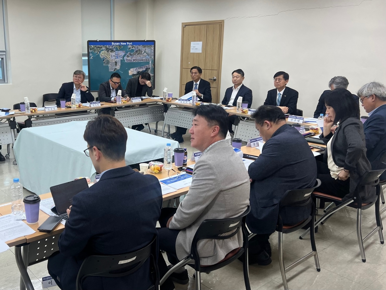 부산항만공사는 14일 부산항만공사 신항지사에서 ‘2025년 제1차 부산항 운영 경쟁력 강화 협의회’를 개최했다. [부산항만공사 제공]