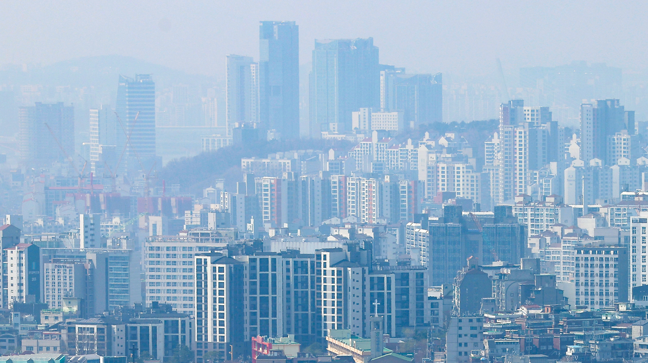 1일 서울 남산에서 바라본 서울 아파트 단지 모습. [연합]