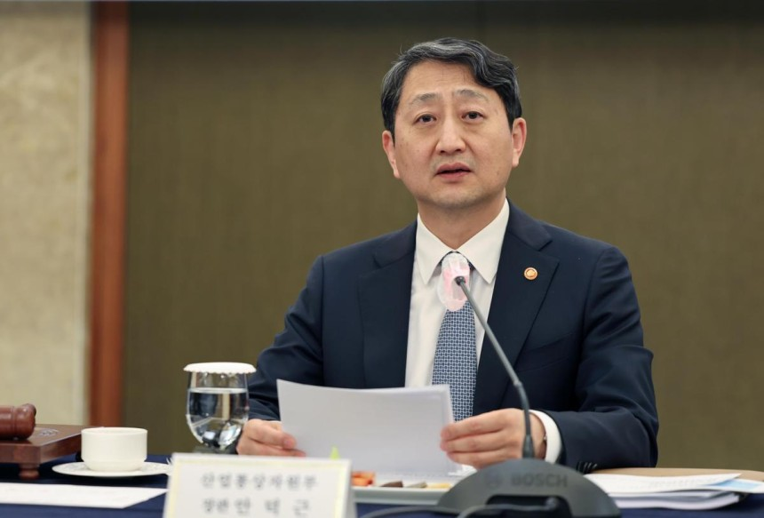 Industry Minister Ahn Duk-geun speaks during the 35th Energy Committee meeting in Seoul on Friday. (Ministry of Trade, Industry and Energy)