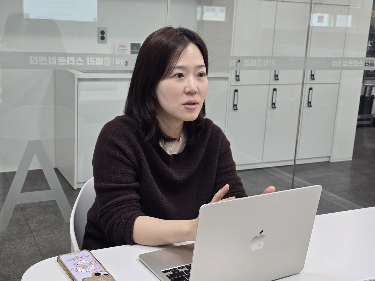 송지연 한국프롭테크 대표가 헤럴드경제와 인터뷰를 진행하고 있다. 홍승희 기자