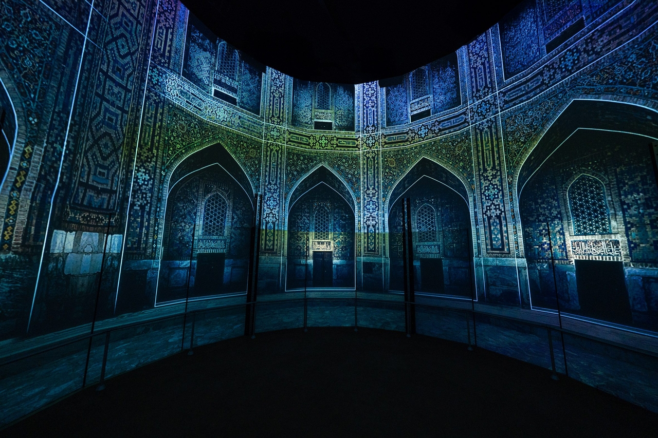 A circular platform that connects two levels stands at the center of the Uzbekistan Pavilion. (ACDF)