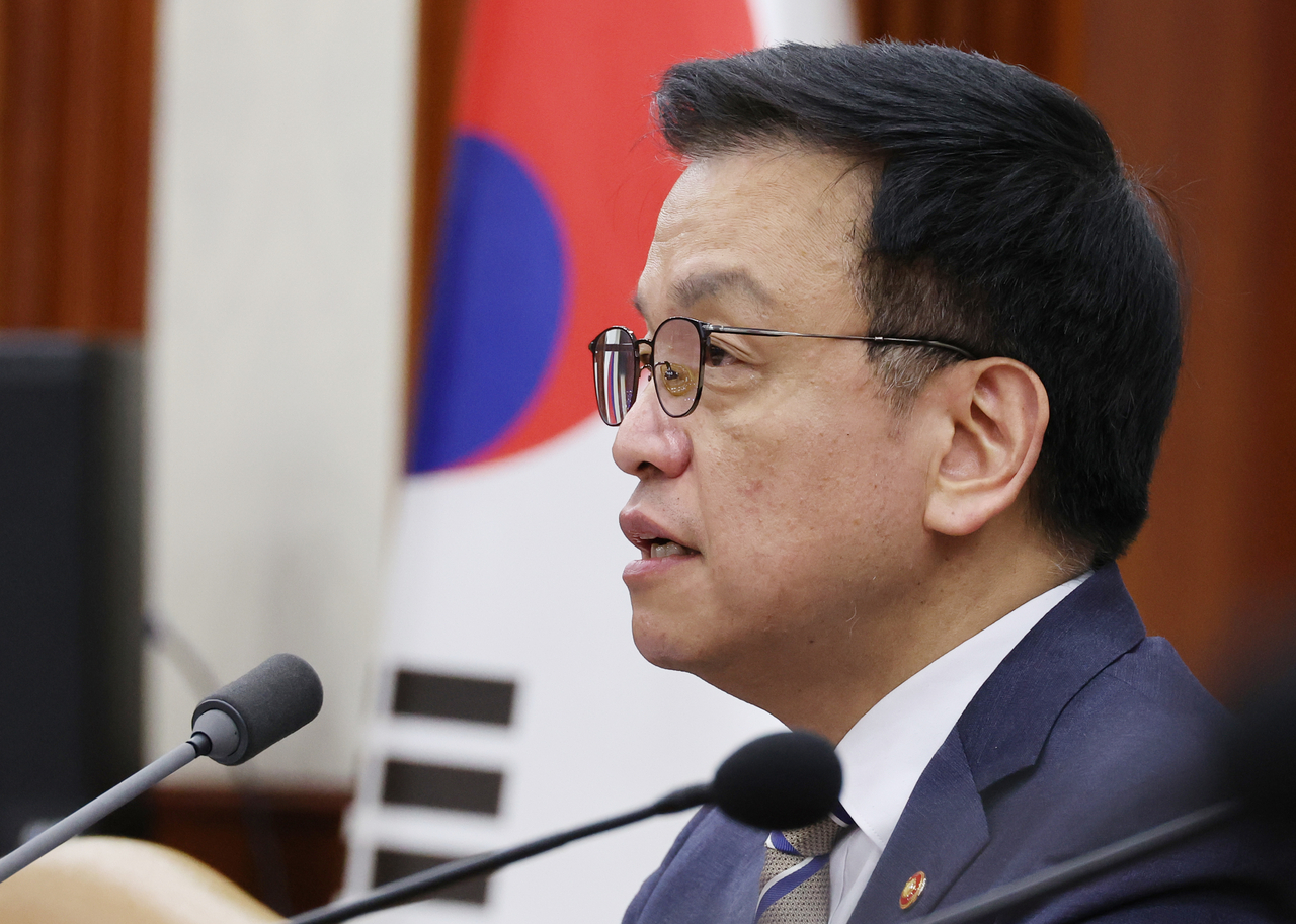 Finance Minister and Deputy Prime Minister Choi Sang-mok speaks during a ministerial meeting on economic affairs held at the government complex in Seoul on Tuesday. (Newsis)