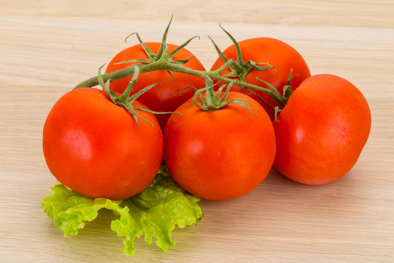 미국의 건강 전문지 ‘헬스’(Health)는 ‘토마토의 5가지 정점, 플러스 사실과 영양’(5 Benefits of Tomatoes, Plus Facts and Nutrition)이란 제목의 3월 26일자 기사에서 토마토의 5대 건강상 장점을 선정해 발표했다.