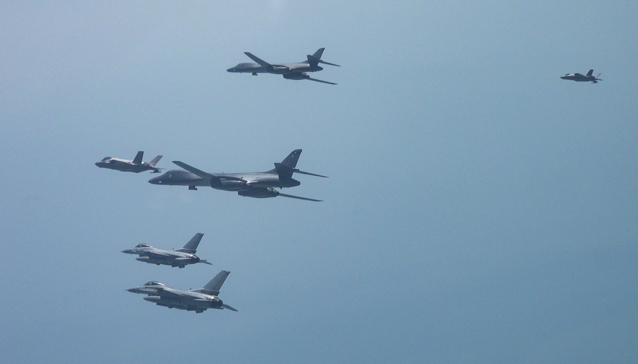 Two US B-1B bombers (center) fly with two South Korean F-35As and F-16s along with US F-16s during combined drills conducted over waters near the Korean Peninsula, Tuesday. (South Korea's Defense Ministry)