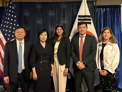 South Korean and US officials pose for a photo during the fourth Civil Space Dialogue in Washington on Monday. (Ministry of Foreign Affairs)