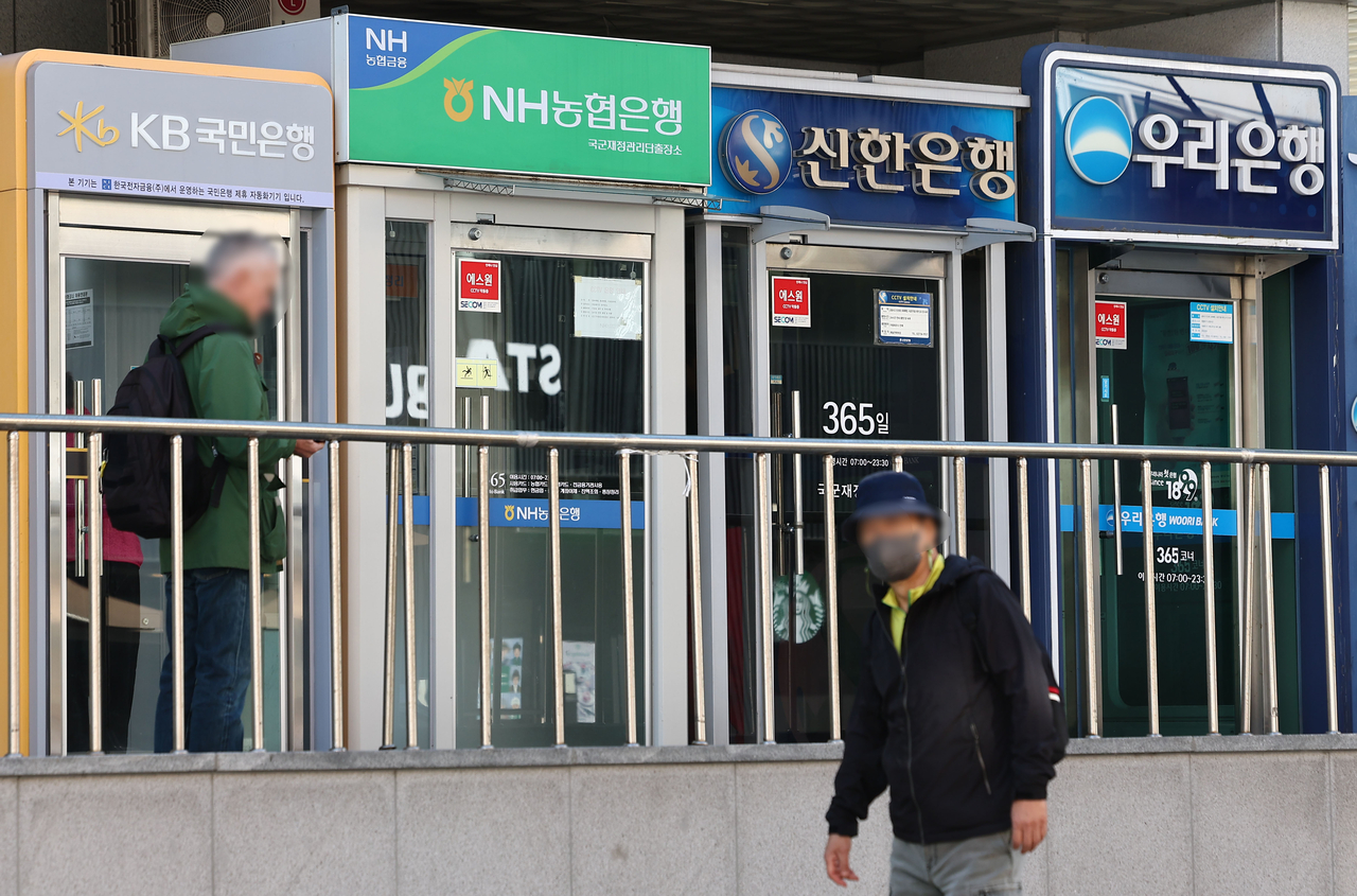 서울 시내 설치된 4대 은행 ATM 기기의 모습. [연합]