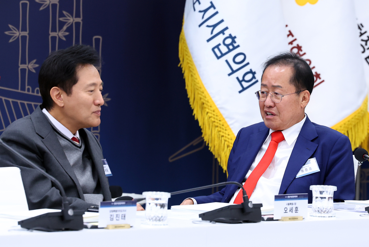 오세훈 서울시장(왼쪽)과 홍준표 전 대구시장. [연합]