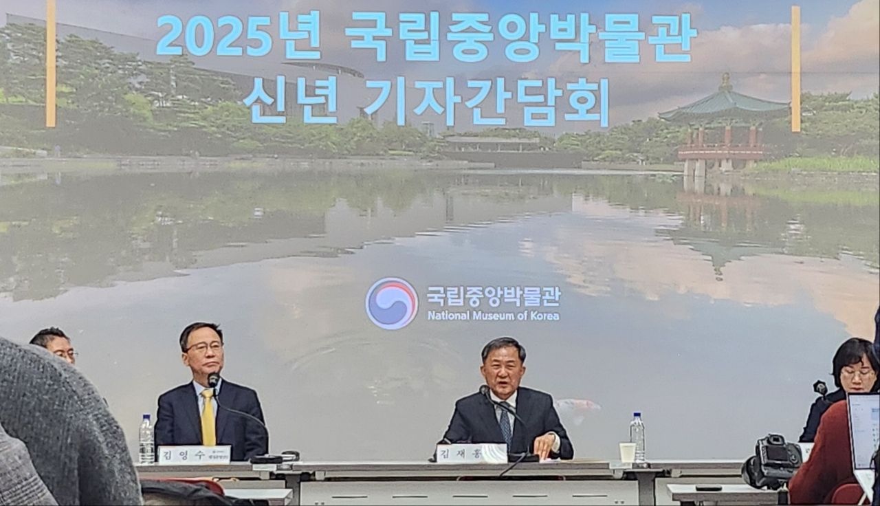Kim Jae-hong (center), director general of the National Museum of Korea, speaks during a press conference at the NMK headquarters in Seoul on Monday. (Choi Si-young/The Korea Herald)