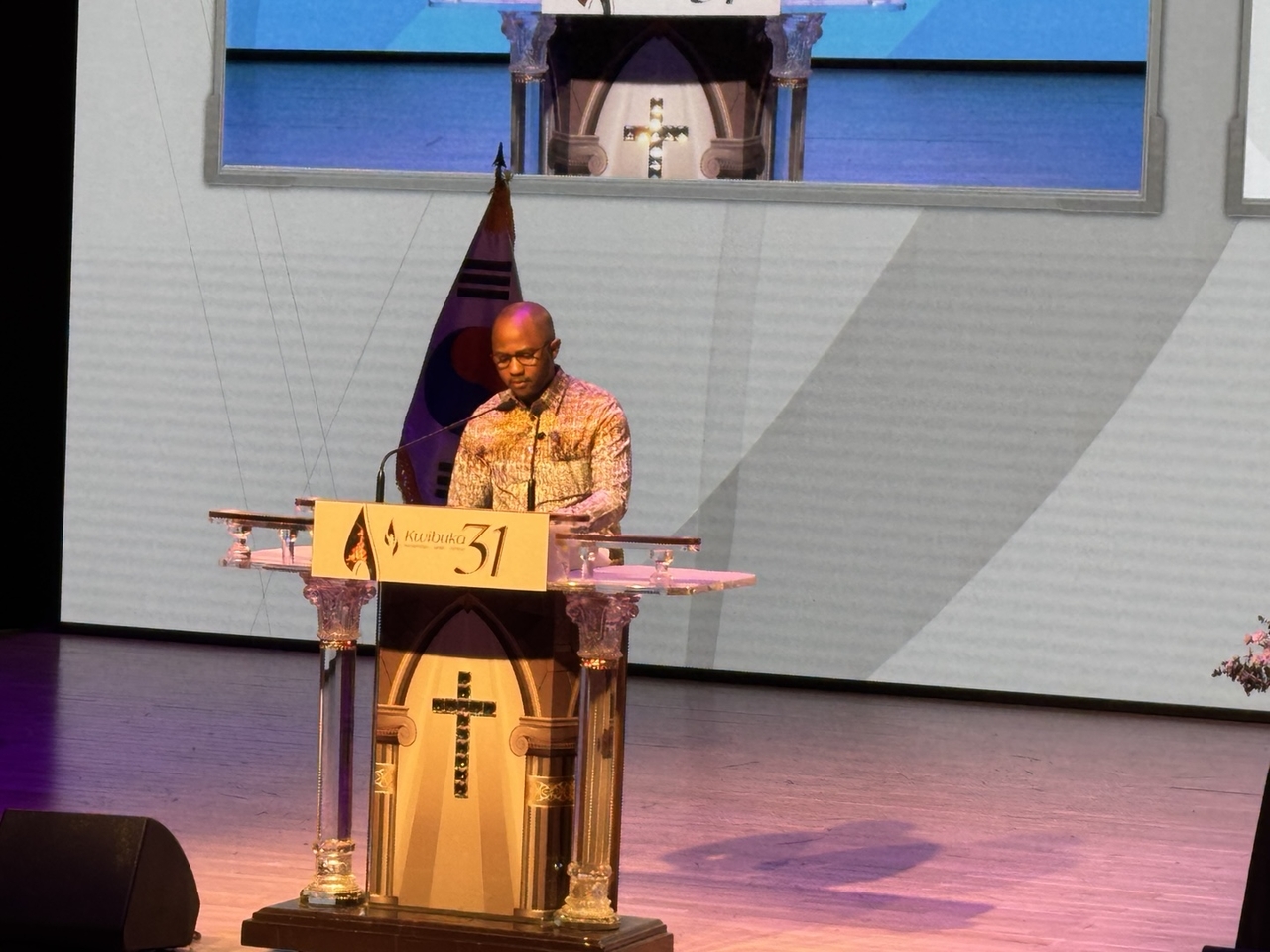 Togolani Mavura, Tanzanian Ambassador to Korea and Vice Dean of the African Group of Ambassadors in Seoul delivers remarks at the 31st anniversary of the Rwandan genocide at the FEBC Art Hall in Mapo District, northern Seoul, on Monday. (Sanjay Kumar/The Korea Herald)