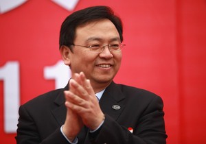 “버핏 환심사려 배터리 원액도 원샷”…머스크 보란듯 테슬라 추월한 中 전기차 제왕 [더 비저너리-왕촨푸 BYD 회장]