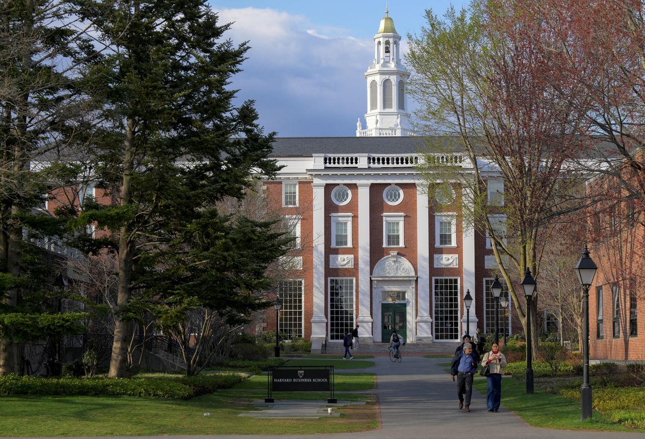 People walk on the Business School campus of Harvard University in Cambridge, Massachusetts, Tuesday. Reuters-Yonhap