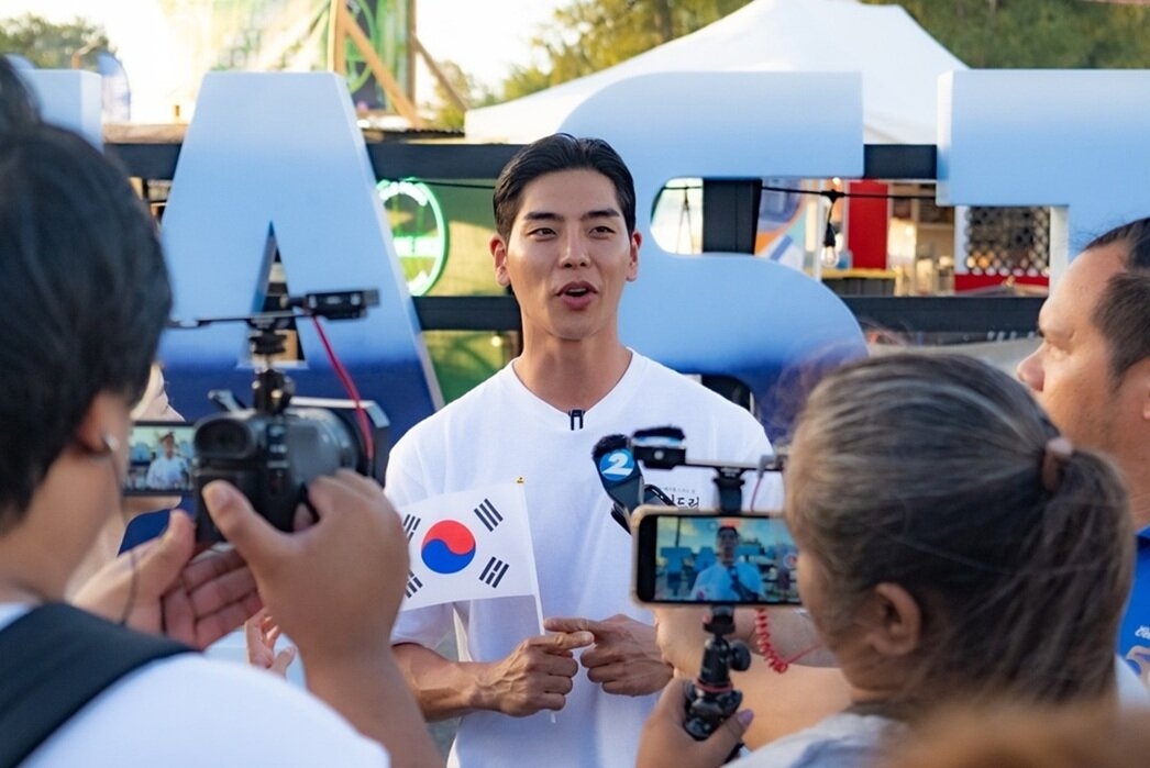 흥미진진한 사이판 미식축제가 5월을 달군다. 사진은 지난해 먹방 챌린지 우승자인 한국인 유튜버 ‘상해기’의 인터뷰 장면.