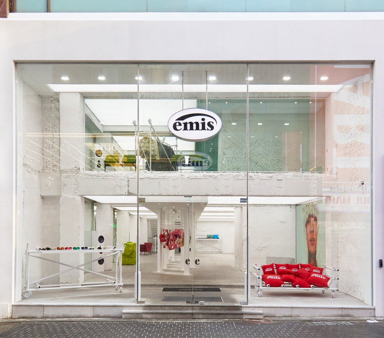 이미스(EMIS) 서울 명동 플래그십 스토어 [이미스 제공]