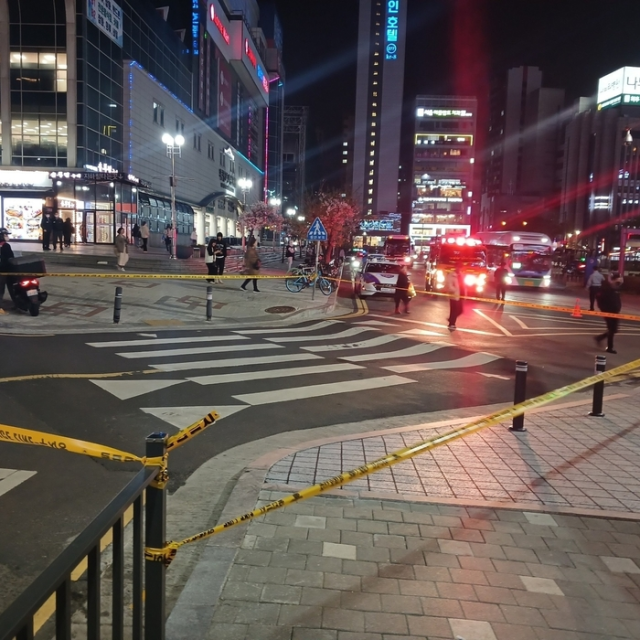 인천 부평역 앞 횡단보도의 땅이 침하된 모습. [인천시]