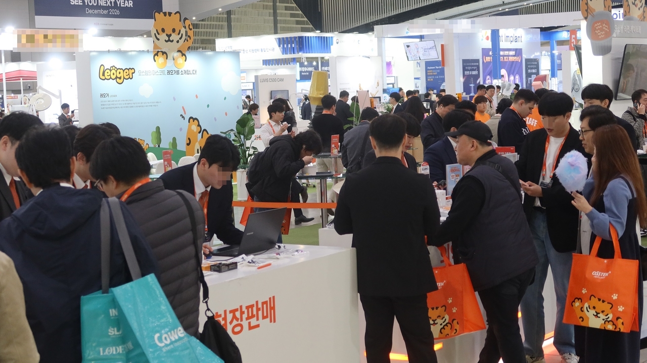 지난 11~13일 열린 ‘KDX 2025’의 오스템임플란트 부스. [오스템임플란트 제공]