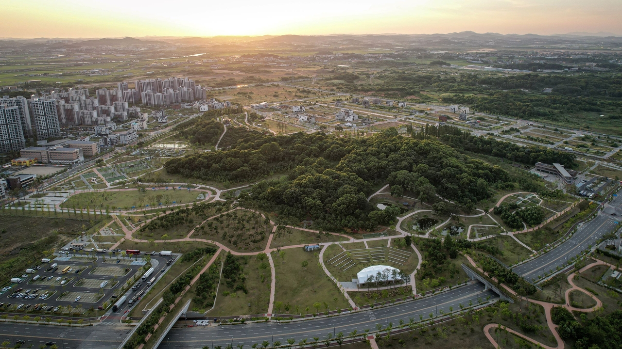 평택고덕 함박산 중앙공원 모습.[LH제공]