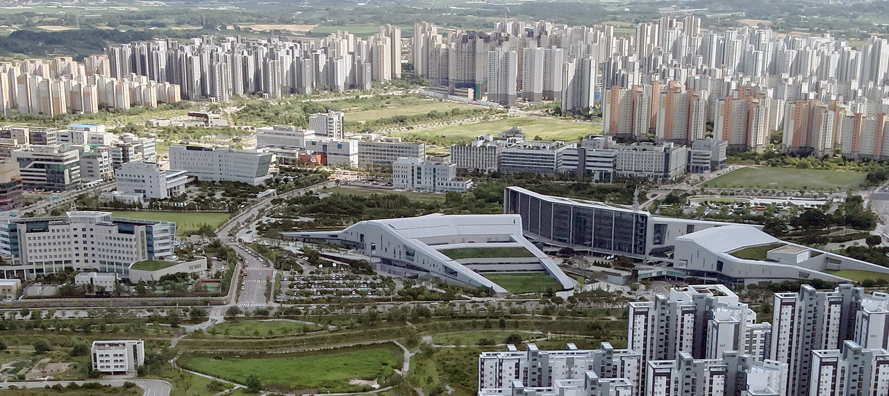 충남도청사 전경.