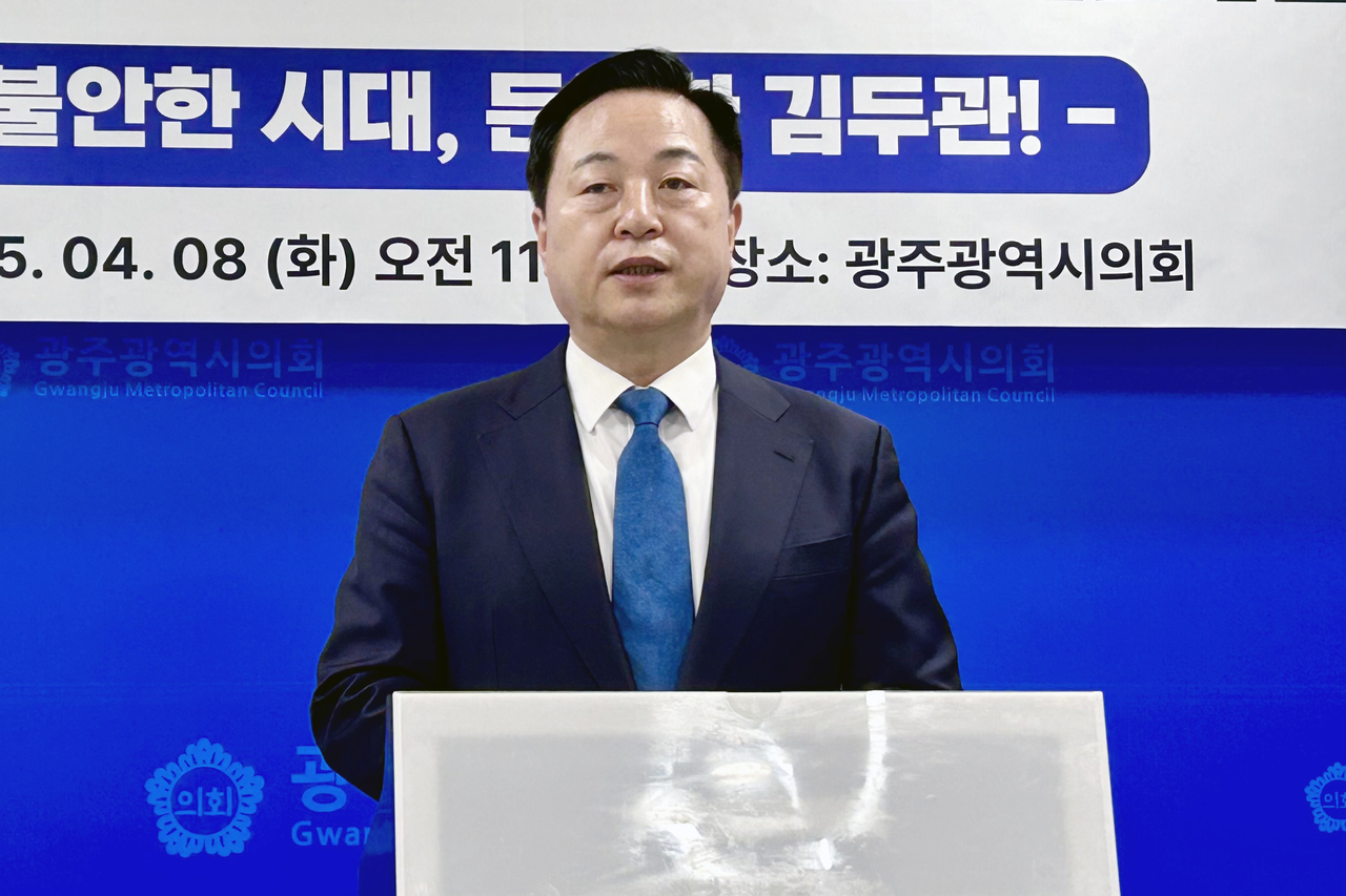 김두관 더불어민주당 전 의원이 8일 오전 광주시의회에서 대선 출마 기자회견을 하고 있다. [연합]