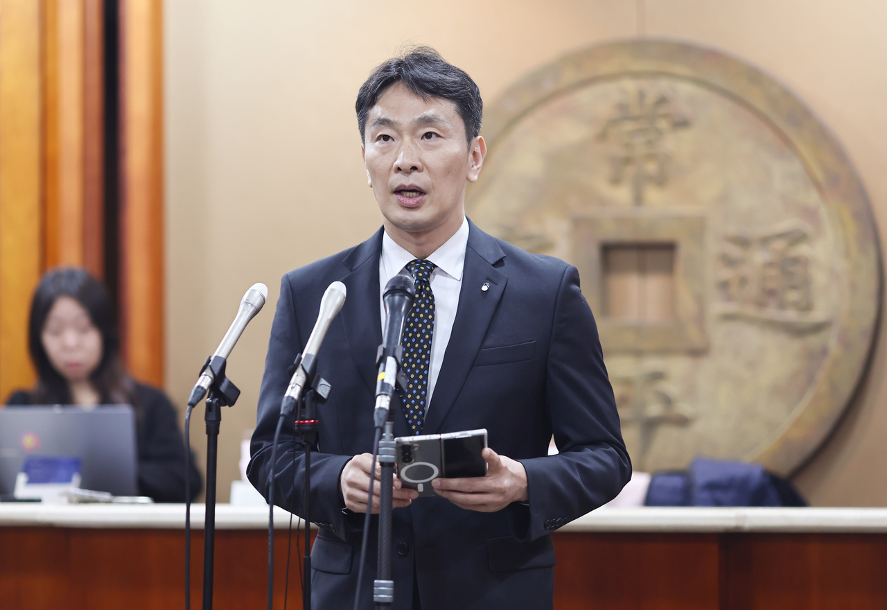 Lee Bok-hyun, chief of Financial Supervisory Board is seen on Apr. 10. (Yonhap)