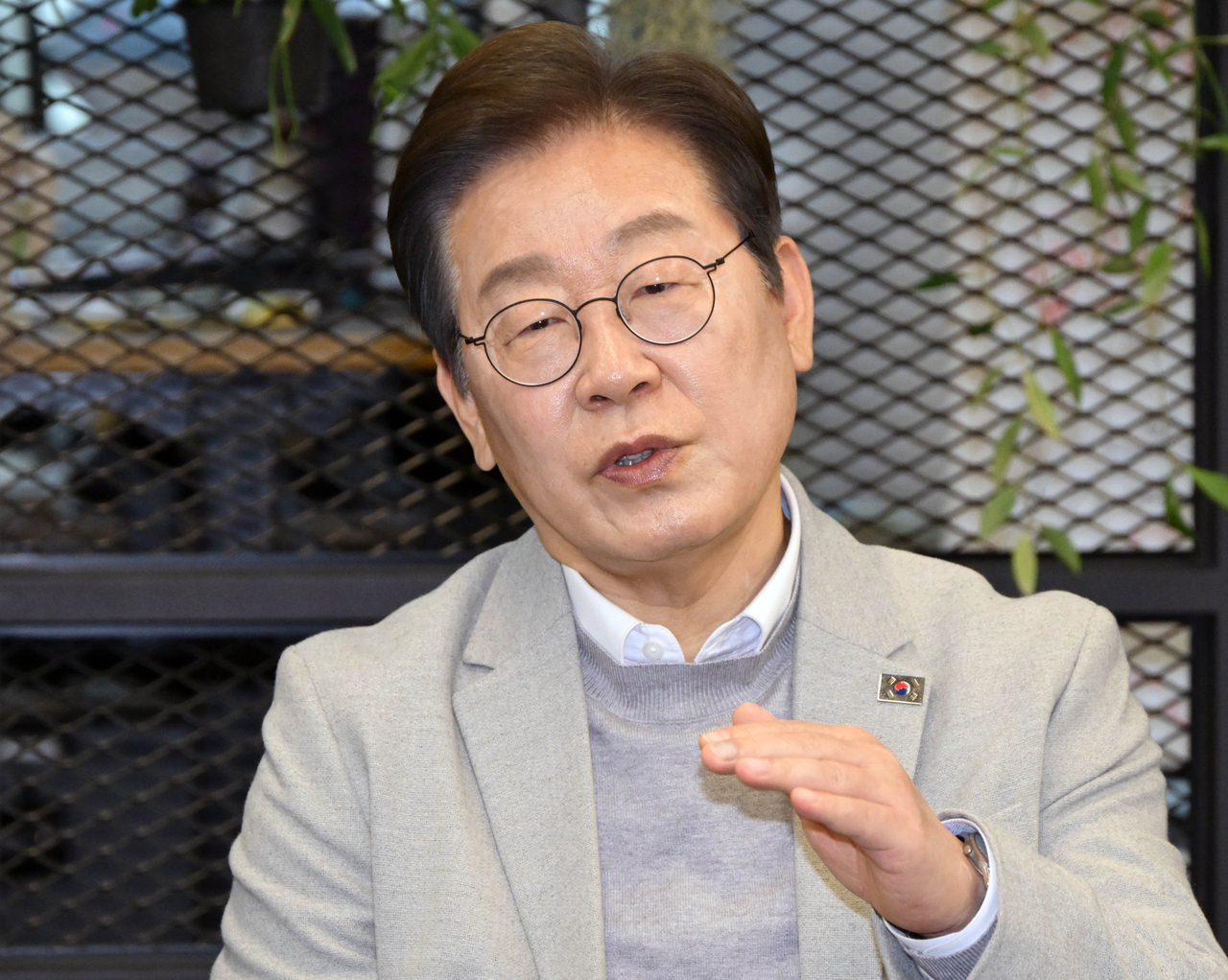 Former Democratic Party leader Lee Jae-myung speaks during his visit to the tech company FuriosaAI in southern Seoul on Monday. (Yonhap)