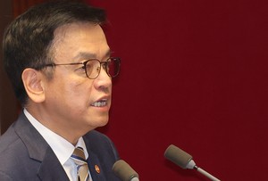 Finance Minister Choi to meet Bessent over trade issues next week