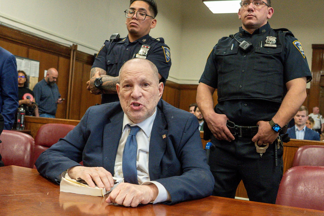 Harvey Weinstein appears at his rape and sexual assault trial at Manhattan Criminal Court in New York City, Tuesday. (Reuters-Yonhap)