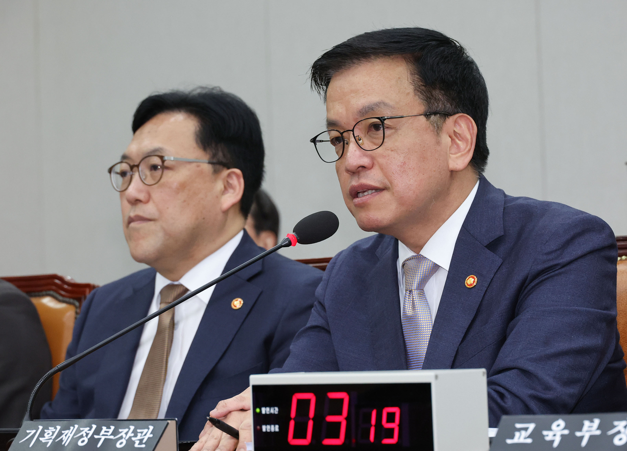 Deputy Prime Minister Choi Sang-mok (right) speaks at a parliamentary hearing on Wednesday. (Yonhap)