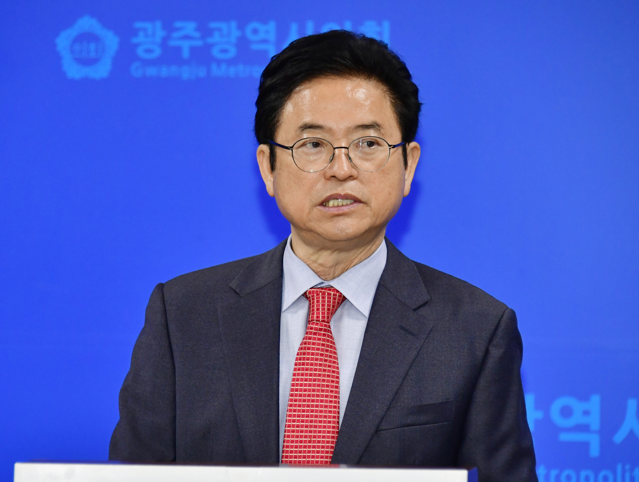 국민의힘 경선 후보로 나선 이철우 경북지사가 16일 오전 광주시의회 브리핑룸에서 광주·전남 대선 공약을 발표하고 있다. 2025.4.16 [독자제공. 재판매 및 DB 금지] <연합뉴스>