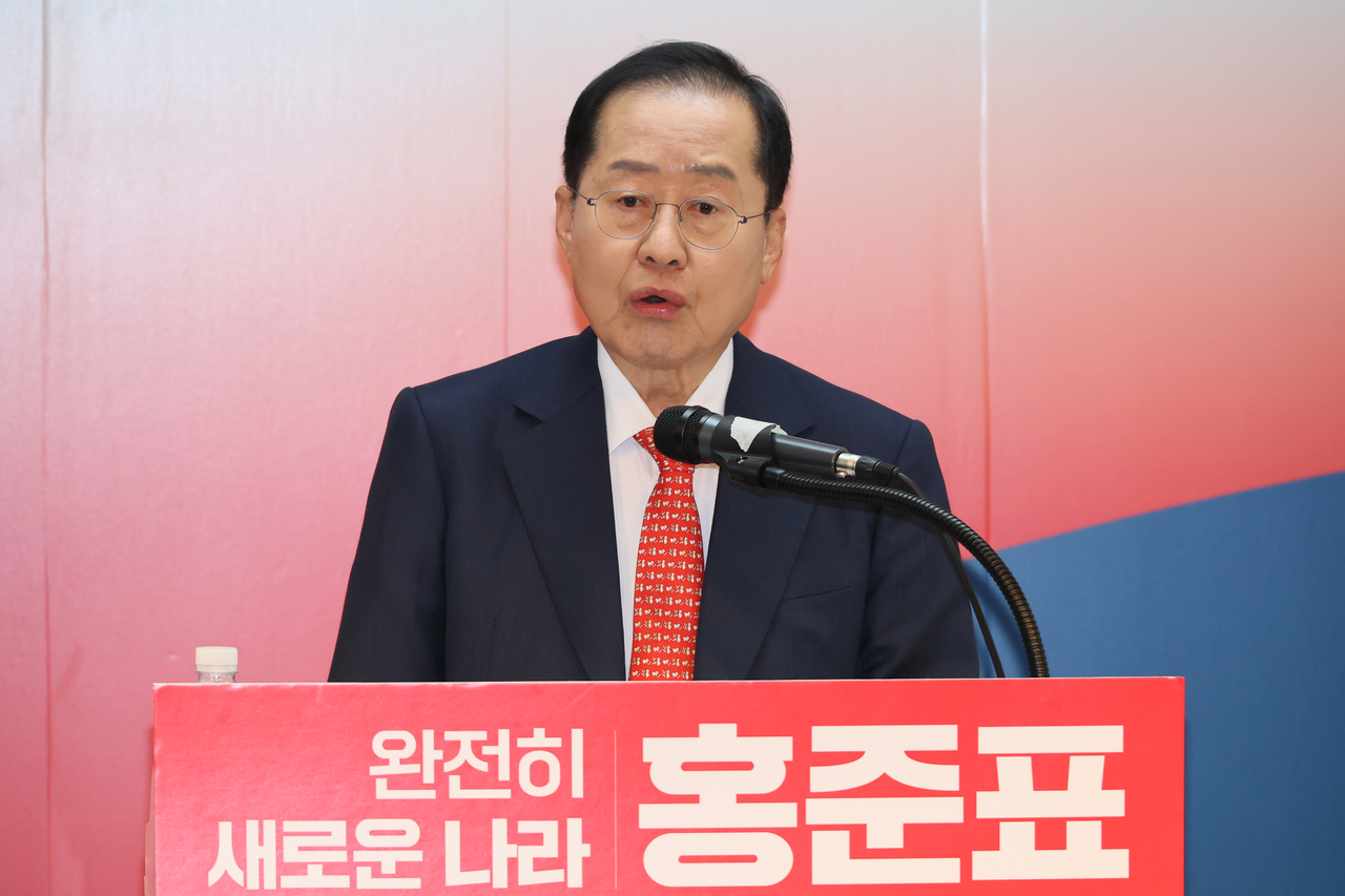 국민의힘 홍준표 대선 경선 후보가 16일 서울 여의도 선거사무소에서 경제·노동·과학기술 분야 정책을 발표하고 있다. <연합>