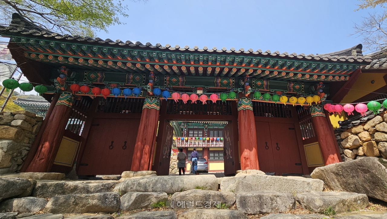 은하사 일주문