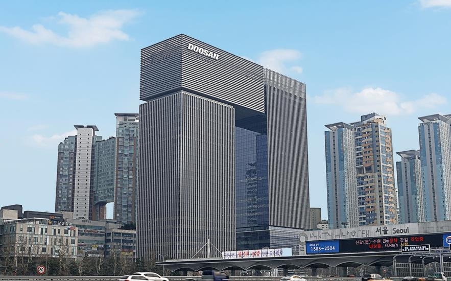 분당두산타워 전경. [두산 제공]