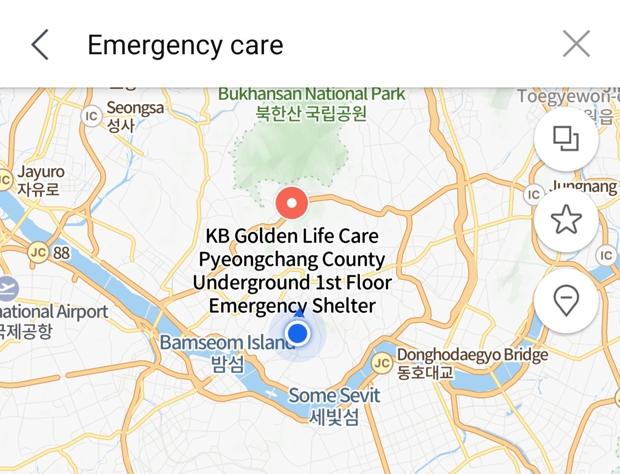 네이버 지도 영어 버전에서 ‘Emergency care(응급진료)’를 선택하자 주변 병원이 아닌 대피소를 안내하는 모습. [네이버 지도]