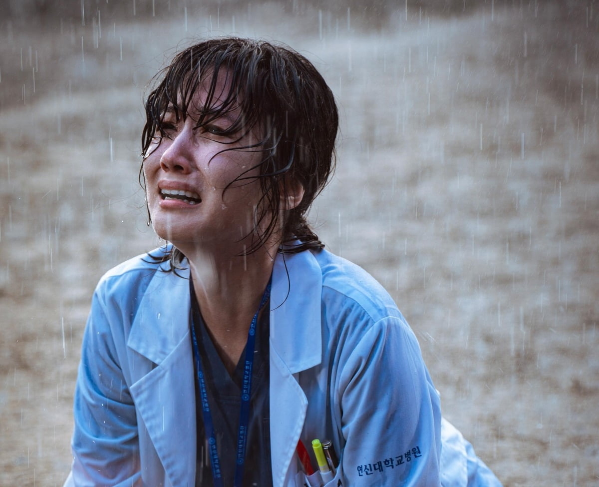 Park Eun-bin as Se-ok in "Hyper Knife" (Disney+)