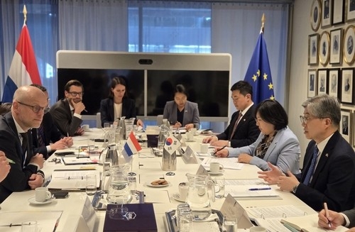 South Korean and Dutch foreign ministry officials hold a bilateral economic dialogue in The Hague on Thursday. (Ministry of Foreign Affairs)
