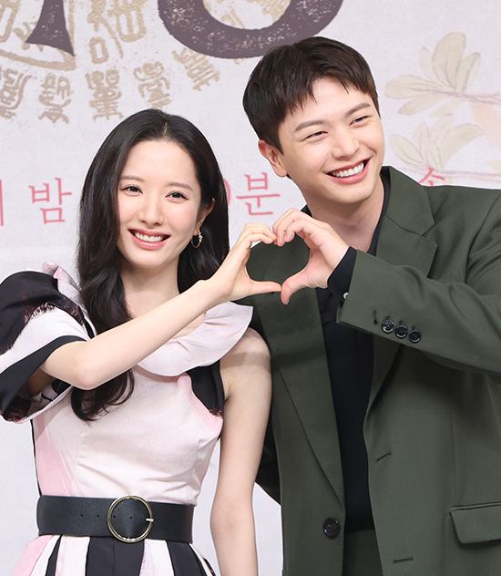 김지연, 육성재/사진=민선유 기자