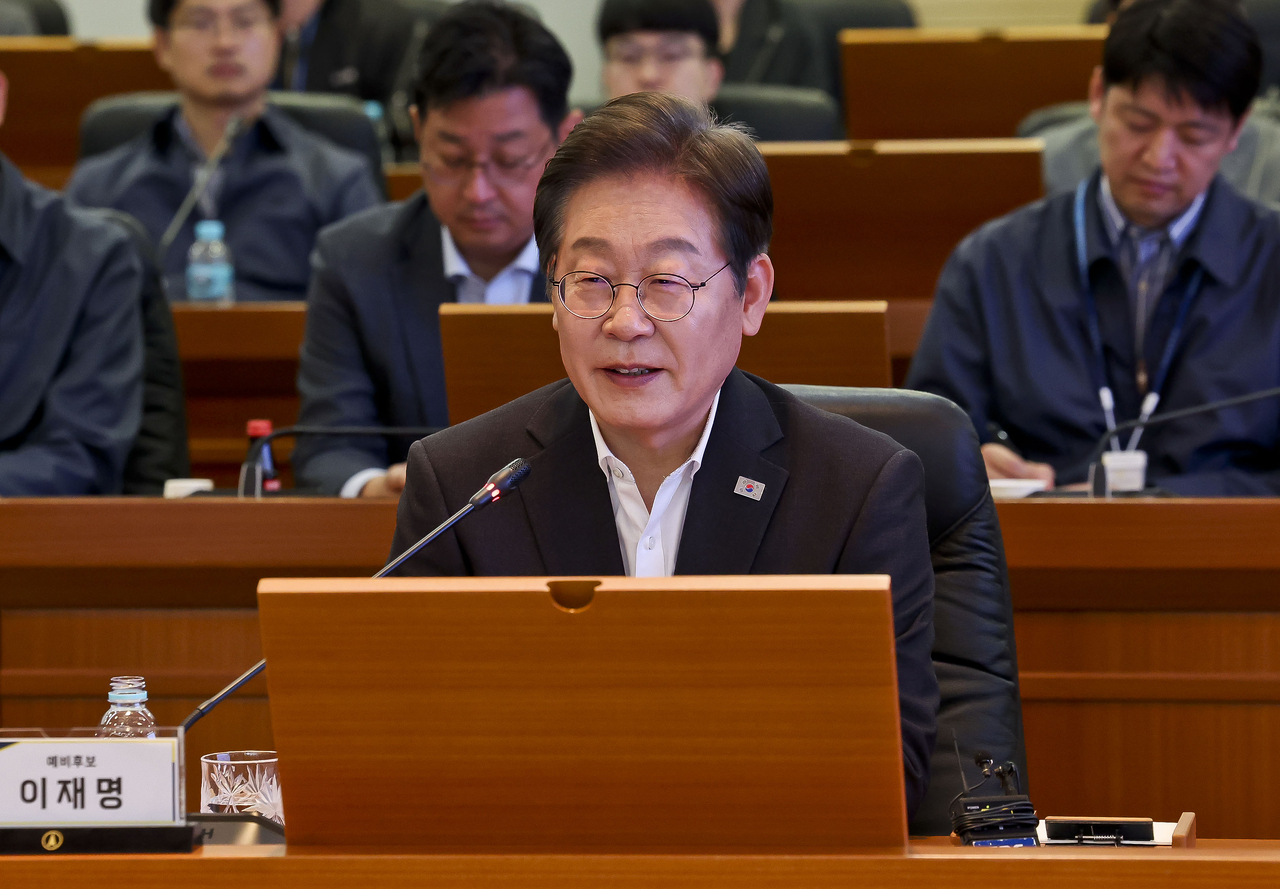 더불어민주당 이재명 대선 경선 후보가 17일 대전광역시 유성구 국방과학연구소(ADD)에서 열린 현장간담회에서 발언을 하고 있다. 국회사진기자단