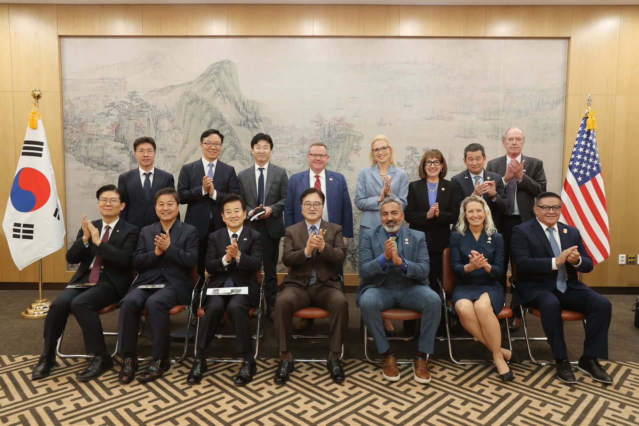 Rep. Chung Dong-young (third from left, front row) of the Democratic Party of Korea; National Assembly Speaker Woo Won-shik (fourth from left, front row); Rep. Ami Bera (fifth from left, front row), Democrat from California; and Rep. Andrea Salinas (sixth from left, front row), Democrat from Oregon, pose for a group photo along with other Korean and US lawmakers during a meeting at the National Assembly in Seoul on Thursday. (The Office of the Speaker of the National Assembly of Korea)