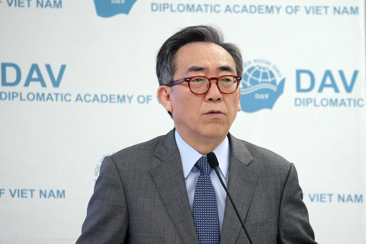 South Korean Foreign Minister Cho Tae-yul delivers a speech as he visits the Diplomatic Academy of Vietnam in Hanoi, Thursday. (EPA-Yonhap)