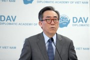 Foreign minister says shipbuilding, LNG areas leverage in tariff talks with US