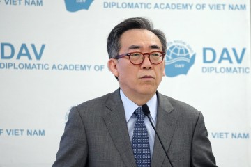 Foreign minister says shipbuilding, LNG areas leverage in tariff talks with US